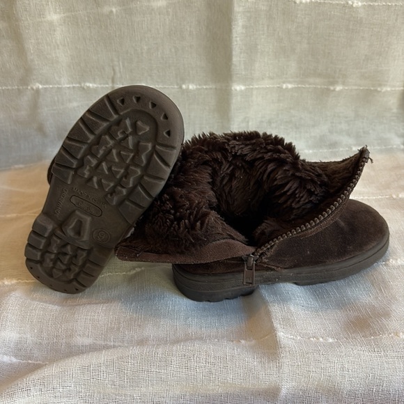Kid’s Circa brown boots size 9 - Picture 2 of 5